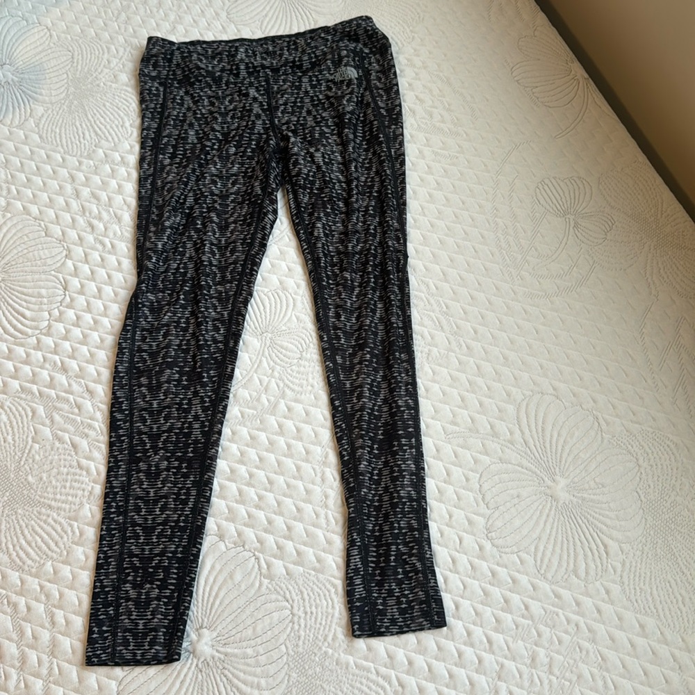 Lightly worn North Face leggings